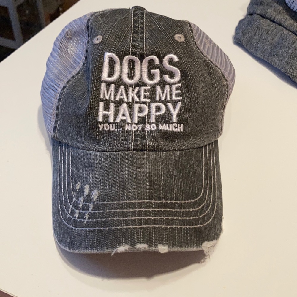 Dogs make me happy hat